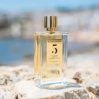 دکانت عطر روزندو متئو شماره ۵ فلورال ، امبر، سنشوال امبر | Rosendo Mateu Olfactive Expressions Rosendo Mateu Nº ۵ Floral, Amber, Sensual Musk - تصویر 4
